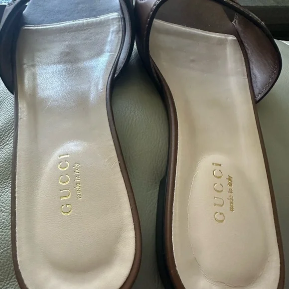 Gucci Brown Leather Sandals with Decorative Buckle - Picture 4 of 5